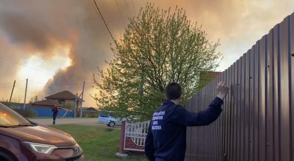 Добровольцы студенческого корпуса спасателей помогают тюменским огнеборцам Добровольцы студенческого корпуса спасателей помогают тюменским огнеборцам