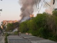 На улице Холодильной в Тюмени загорелся нежилой дом