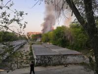 На улице Холодильной в Тюмени загорелся нежилой дом