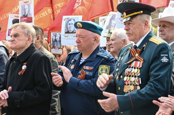 В Тюмени торжественно открыли аллею "Бессмертного полка"