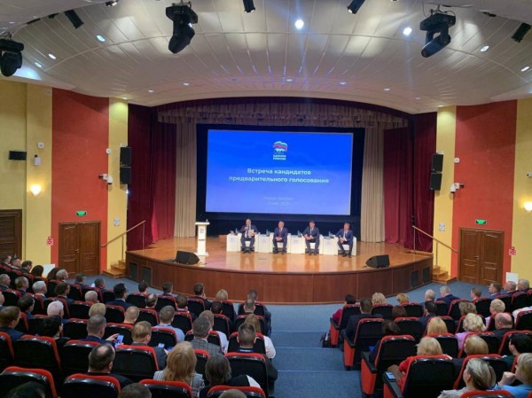 Александр Моор, Владимир Пушкарев и Владимир Фомин ответят на вопросы партийцев в Новом Уренгое