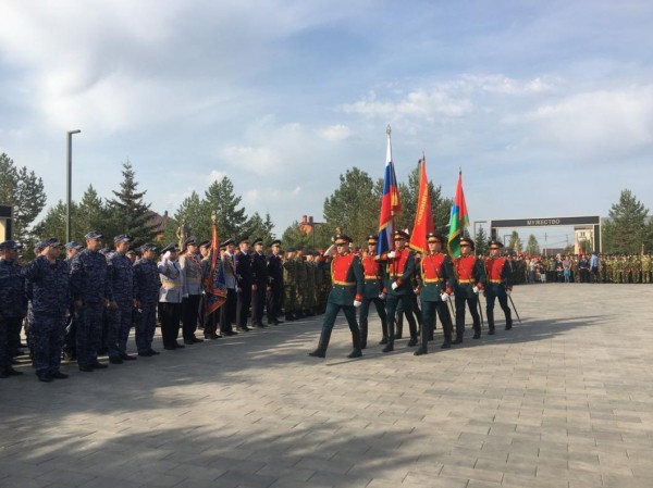 Александр Моор поздравил военнослужащих и ветеранов с Днем пограничника