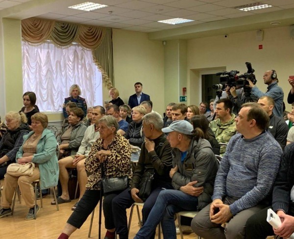 Житель Тюменского района поблагодарил пожарных и волонтеров на встрече с министром МЧС