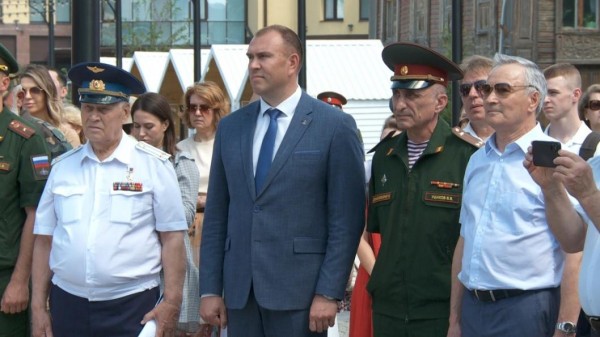 Фотовыставку родных бойцов СВО "Надежный тыл" открыли в Тюмени