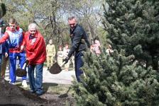 В Тюмени торжественно открыли аллею "Бессмертного полка"