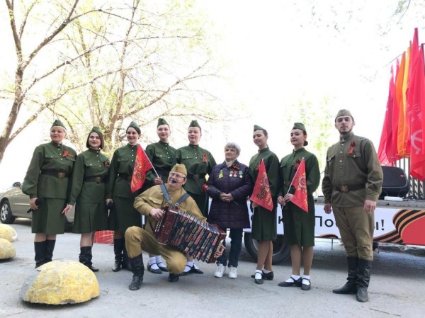 Блокадница Леокадия Сырцова в День Победы принимала музыкальное поздравление