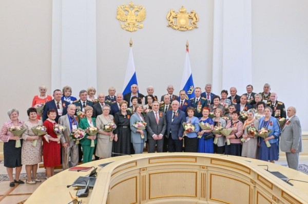 Александр Моор встретился с ветеранами в преддверии Дня Победы