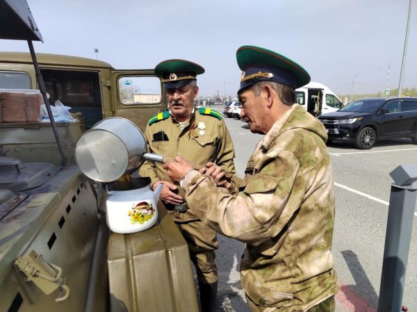 Выставка оружия Победы проходит в тюменском аэропорту Рощино