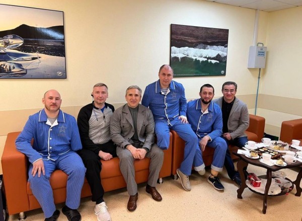 Александр Моор встретился с тюменскими бойцами СВО в госпитале Минобороны в Москве