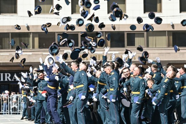 Торжественный выпуск офицеров ТВВИКУ прошел в Тюмени