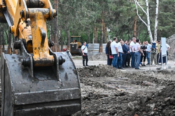 Посвященную учителю скульптурную композицию установят в сквере Школьный в Тюмени
