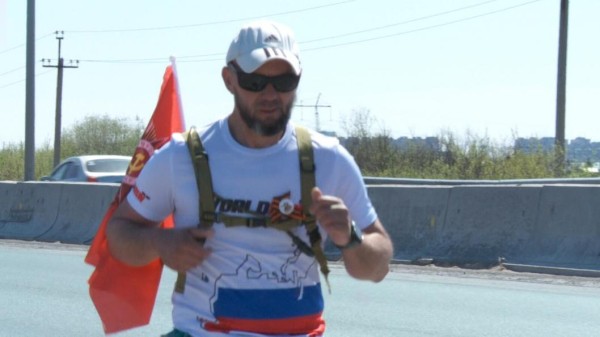 Тюменский спортсмен Иван Золотов посвятил забег Дню Победы