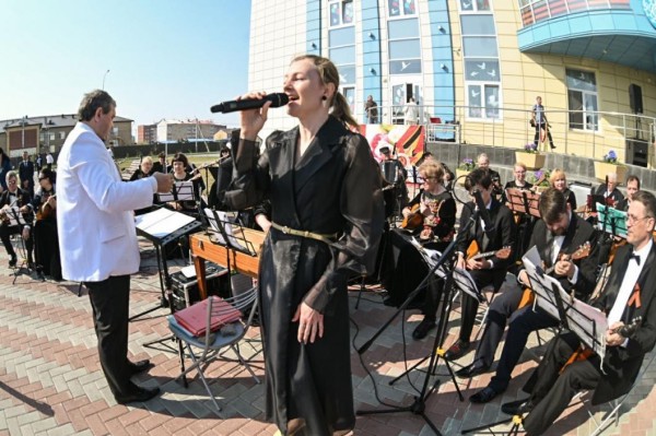 Тюменцы могут помочь вокалистке Наталье Малаенко победить в конкурсе "Звезда" Тюменцы могут помочь вокалистке Наталье Малаенко победить в конкурсе "Звезда"