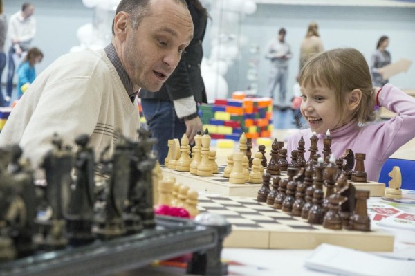 В Тюмени на турнир "Шахматная семья" зарегистрировались 100 команд В Тюмени на турнир "Шахматная семья" зарегистрировались 100 команд