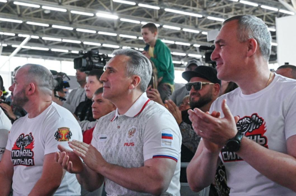 Александр Моор присоединился к атлетам на фестивале "Тюмень сильная" Александр Моор присоединился к атлетам на фестивале "Тюмень сильная"