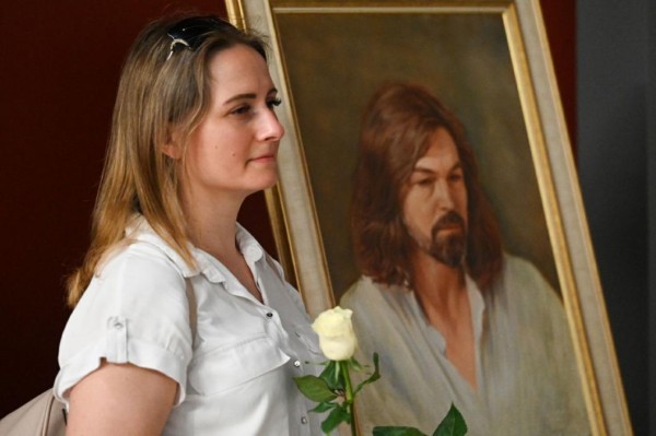 В Тюмени открылась персональная выставка Никаса Сафронова