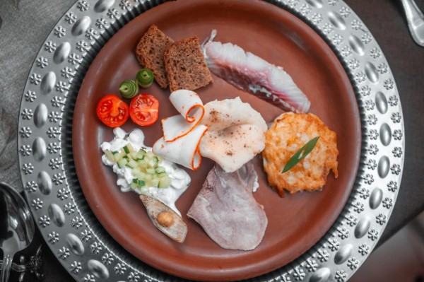 Известный ведущий Александр Белькович снял выпуск "100 мест, где поесть" в Тюмени 