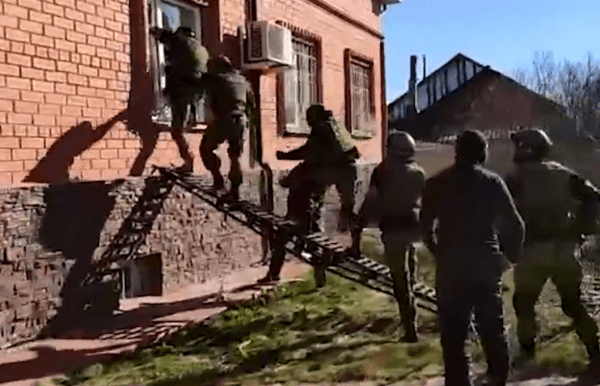 В Тюменской области осудили четырех участников группы наркоторговцев