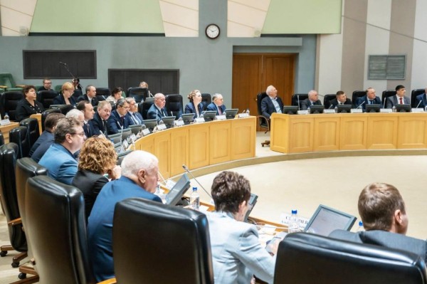 Кандидатуру директора гимназии №1 на звание Почетного гражданина Тюмени рассмотрели городские депутаты Кандидатуру директора гимназии №1 на звание Почетного гражданина Тюмени рассмотрели городские депутаты