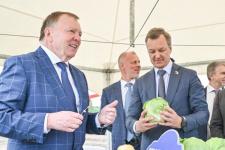 Губернатор Тюменской области посетил лаборатории и завод агрофирмы "КРиММ"