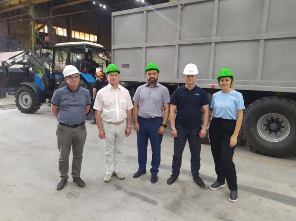 Тюменский завод САВ наладил выпуск новых прицепов объемом кузова в 33 кубометра 