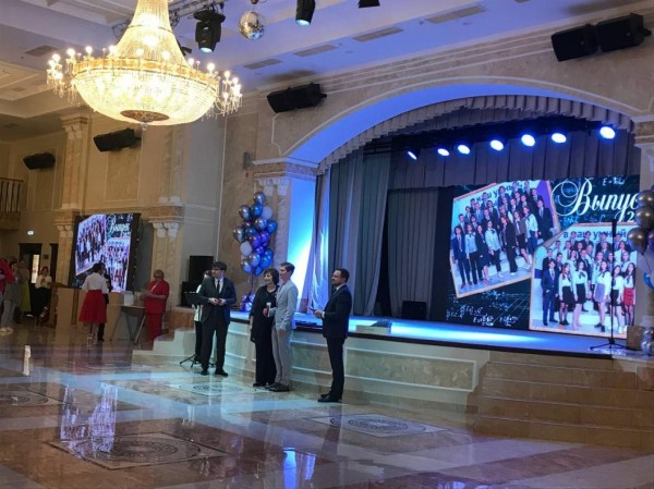 37 выпускников ФМШ Тюменской области получили аттестаты с отличием