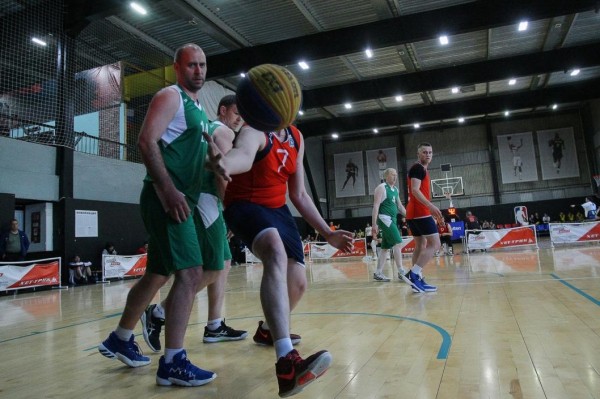 Трудовые коллективы Тюмени сыграют в баскетбол 18 июня Трудовые коллективы Тюмени сыграют в баскетбол 18 июня