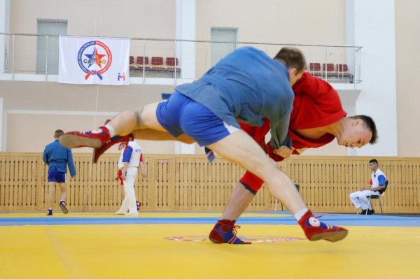 В Ишиме впервые проходит чемпионат ЦВО по самбо и дзюдо