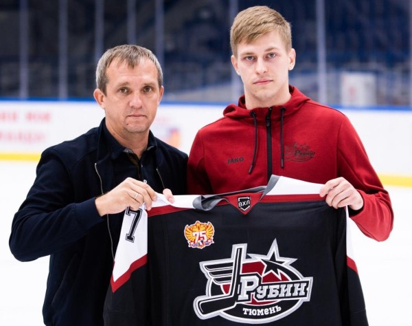 Хоккейный клуб "Рубин" заключил  просмотровые контракты с защитником и нападающим
