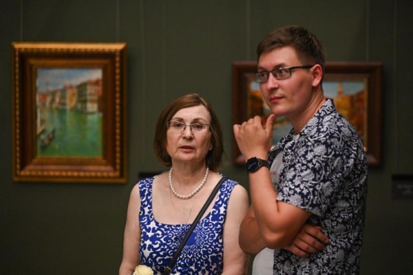 В Тюмени открылась персональная выставка Никаса Сафронова