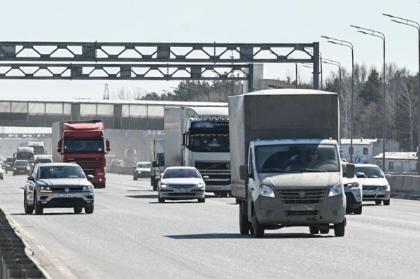 На трассах Тюменской области на время жары введено ограничение для тяжеловесов