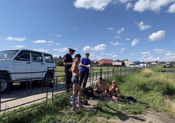 В Ишиме накажут родителей, чьи дети купались одни