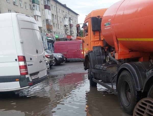 30% июльской нормы осадков выпало в Тюмени в ночь с 13 на 14 июля 30% июльской нормы осадков выпало в Тюмени в ночь с 13 на 14 июля