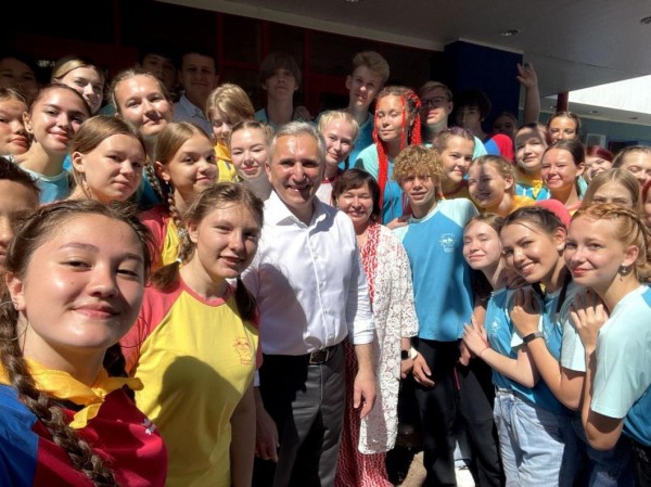 Александр Моор пообщался с юными активистами из Тюменской области, Югры и Ямала