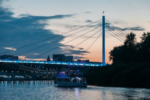 Праздничную подсветку включат на мосту Влюбленных в Тюмени в День города