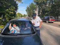 Сотрудники ГИБДД задержали водителя с не пристегнутым ребенком-пассажиром