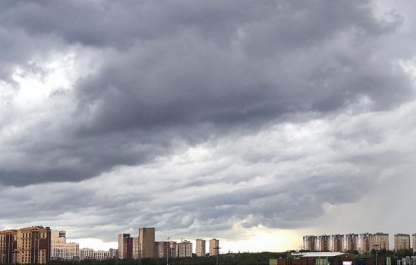 Грозы и шквалистый ветер надвигаются на Тюменскую область 