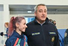 Разрезали автомобиль и вскрыли дверь "хулиганом": тюменские журналисты поучаствовали в квесте "Я - пожарный"