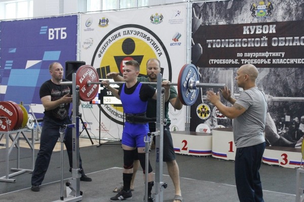 В Тюмени определили лучших пауэрлифтеров области