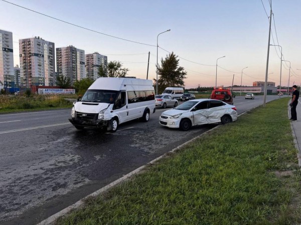 Десять человек пострадали в аварии с автобусом в Тюмени