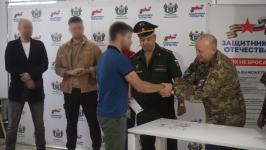 Пятнадцать удостоверений ветеранов боевых действий вручили участникам СВО в Тюмени