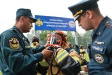 Разрезали автомобиль и вскрыли дверь "хулиганом": тюменские журналисты поучаствовали в квесте "Я - пожарный"