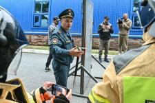 Разрезали автомобиль и вскрыли дверь "хулиганом": тюменские журналисты поучаствовали в квесте "Я - пожарный"