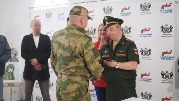 Пятнадцать удостоверений ветеранов боевых действий вручили участникам СВО в Тюмени