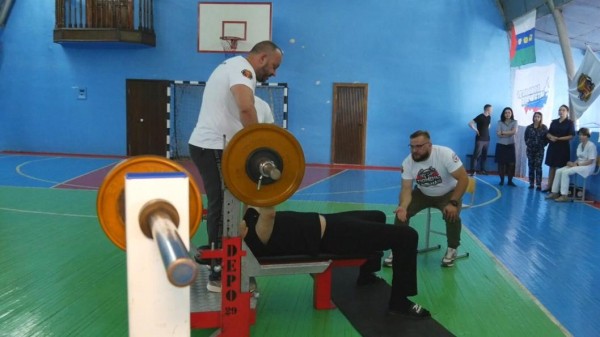 Звезда силового экстрима Михаил Кокляев впервые провел соревнования в тюменском СИЗО