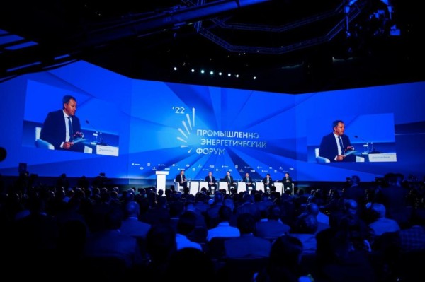 Министры, губернаторы и даже космонавт: Тюмень готовится к TNF-2023