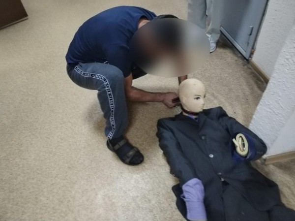 Житель Тюменской области из ревности пытался задушить подругу