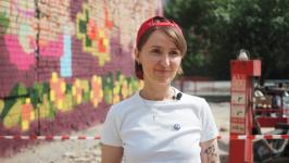 Цветы с тюменского ковра "расцветают" на стене дома на улице Красина