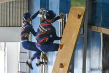 Разрезали автомобиль и вскрыли дверь "хулиганом": тюменские журналисты поучаствовали в квесте "Я - пожарный"