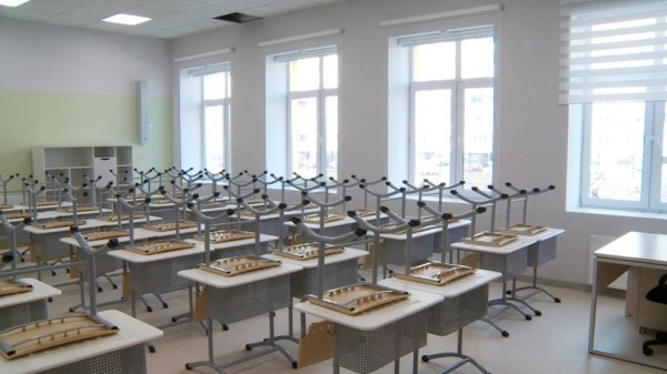 Новую гимназию в микрорайоне Ямальский-2 Тюмени оформили по дизайнерскому проекту